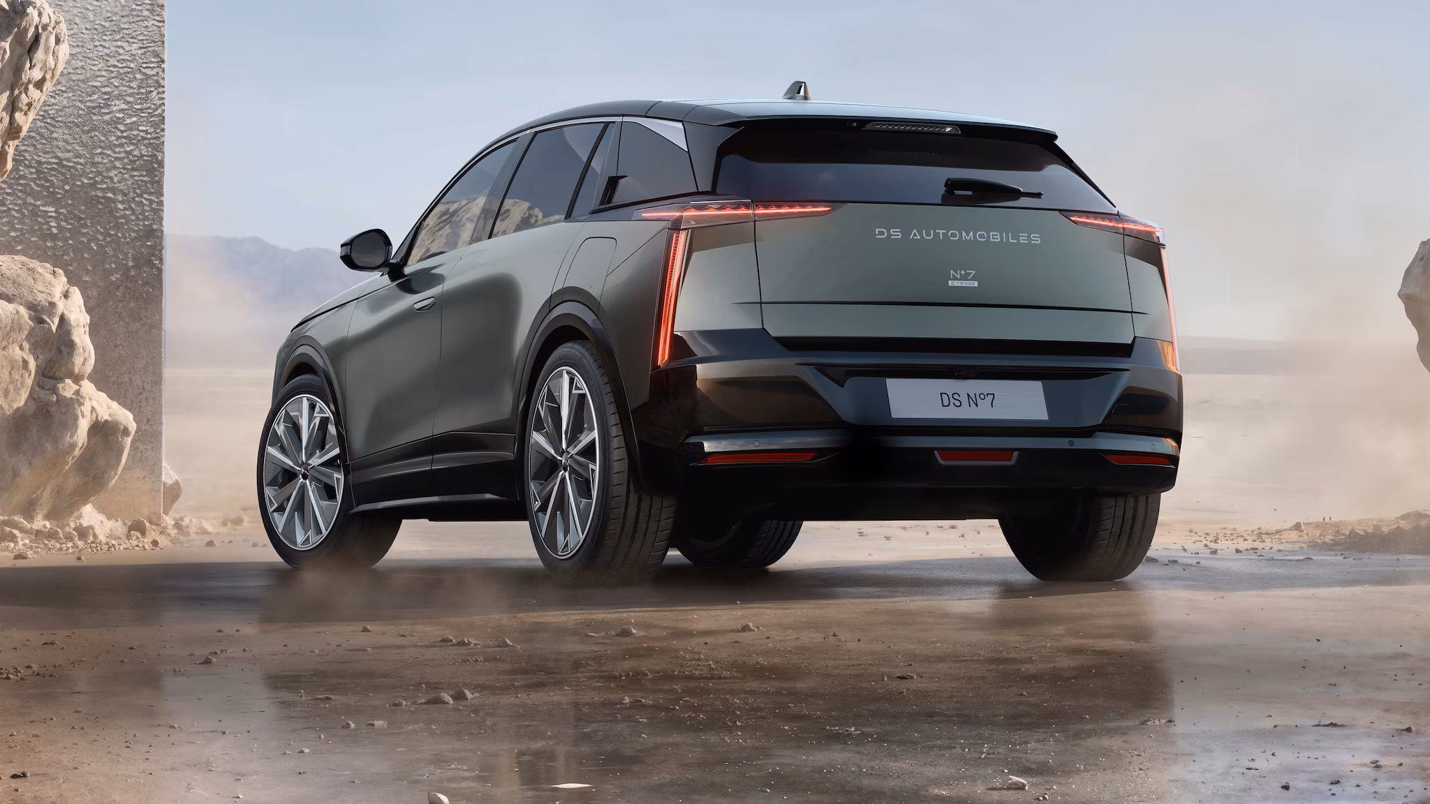 ds n7 E TENSE électrique SUV silhouette valence drome